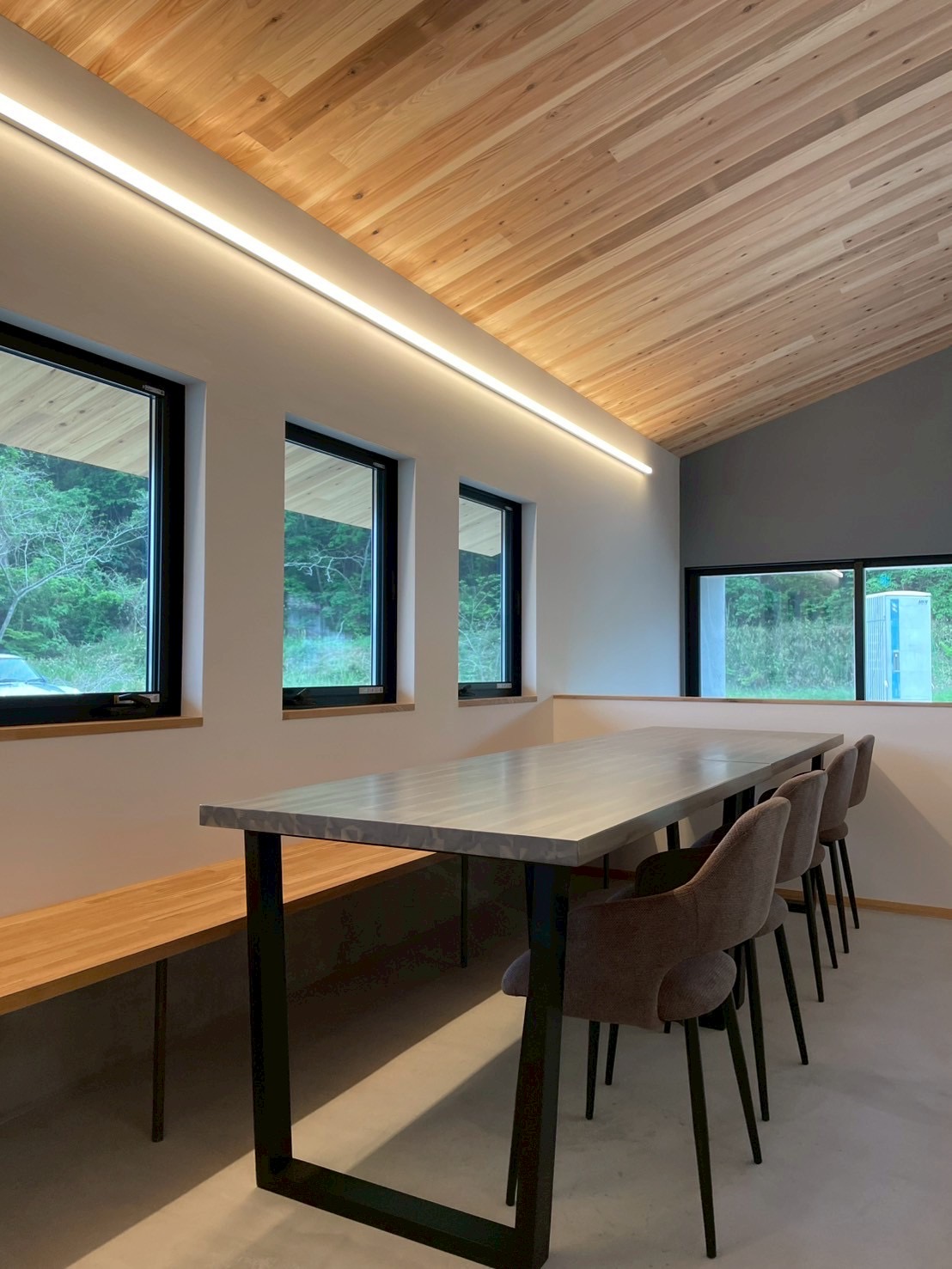 店内のテーブル席